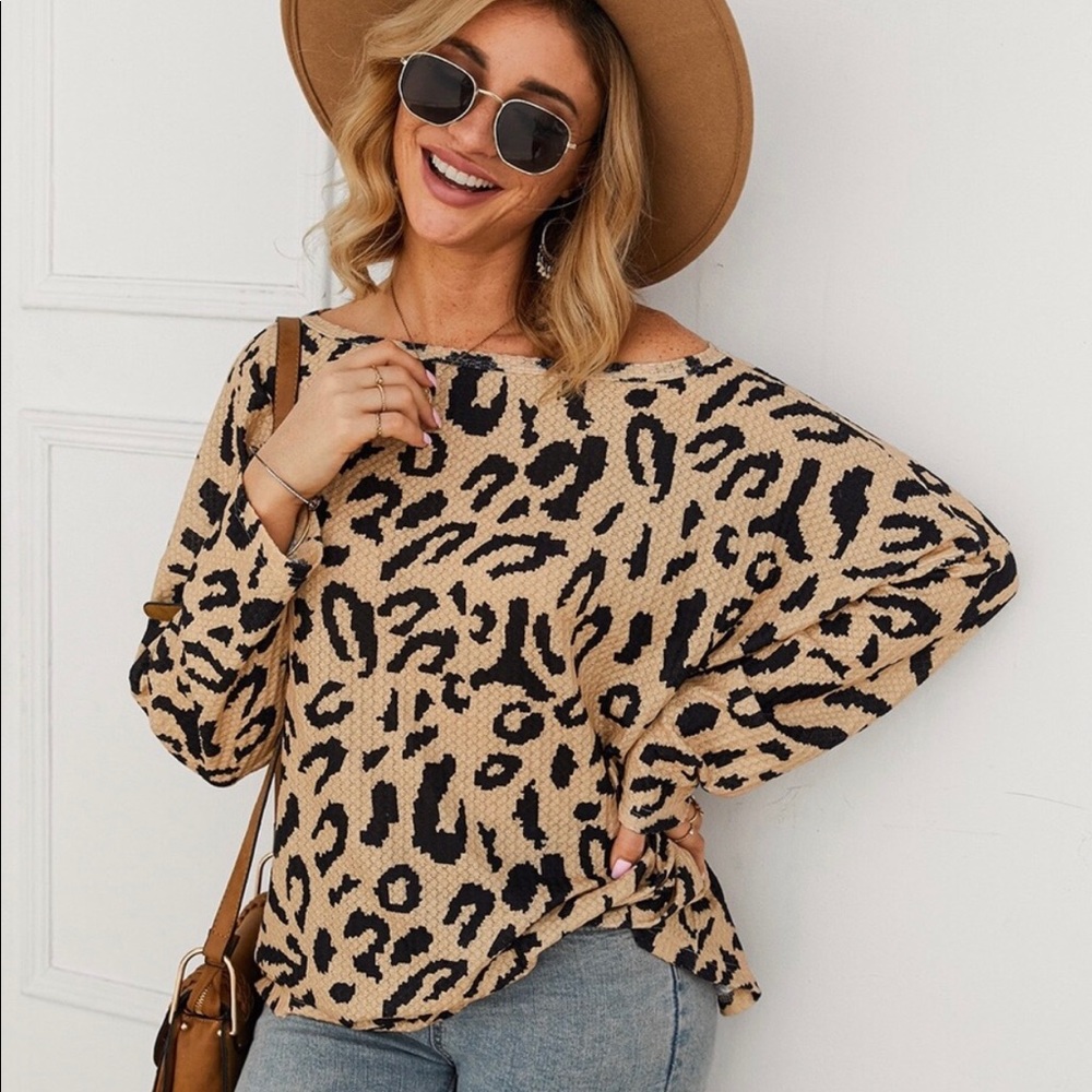 ✨3 LEFT leopard long sleeve✨ - Picture 2 of 4